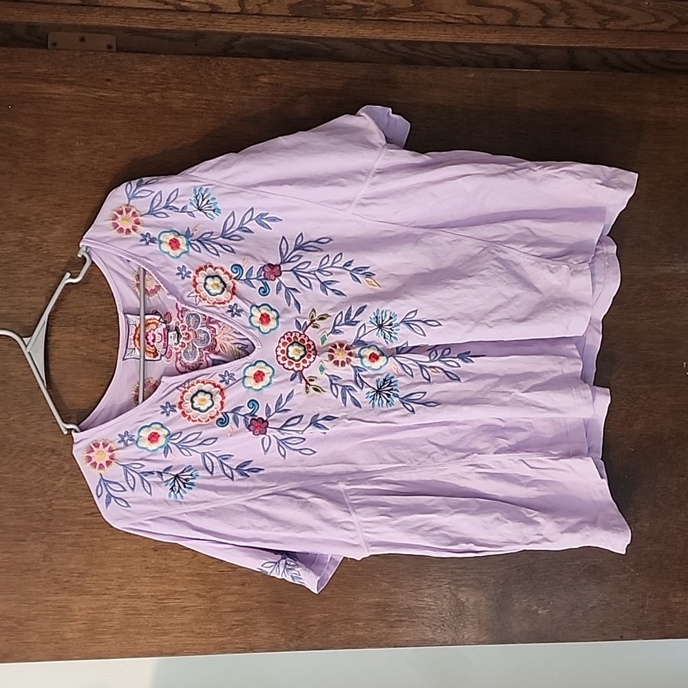 Johnny Was split neck cotton embroidered lavender top, size 1X, EUC